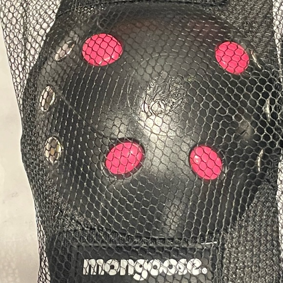 Mongoose BMX Knee & Elbow Pads - Picture 3 of 6